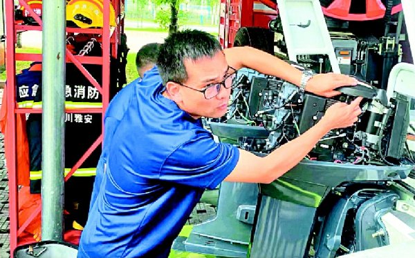 配资栈 2025年四川省“最美职工”朱曾华：“发明，都源于救援时的不称手”