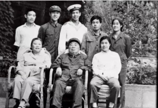 正中优配 全家福，难得一见！